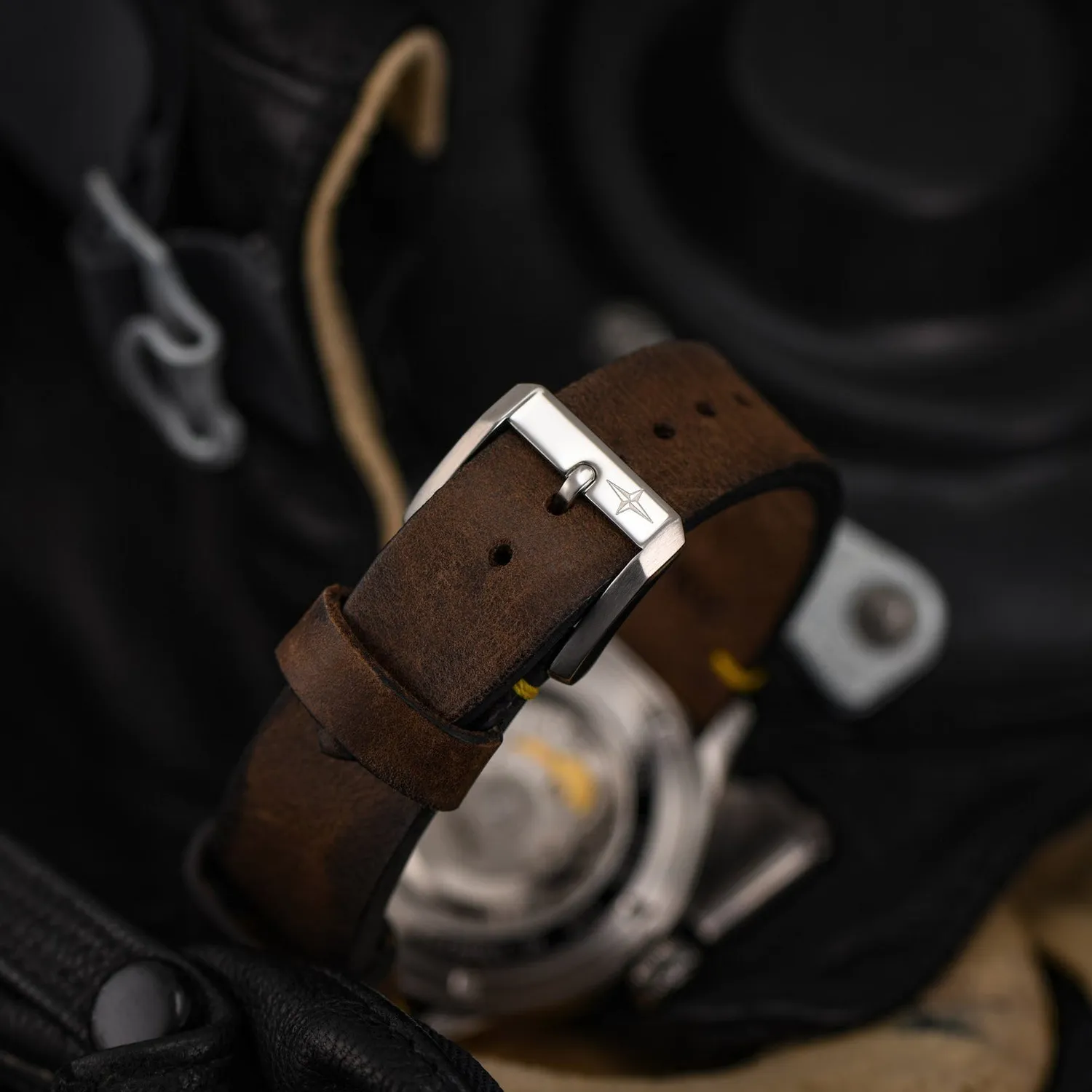 Davosa Neoteric Pilot montre automatique 42 mm chiffres arabes
