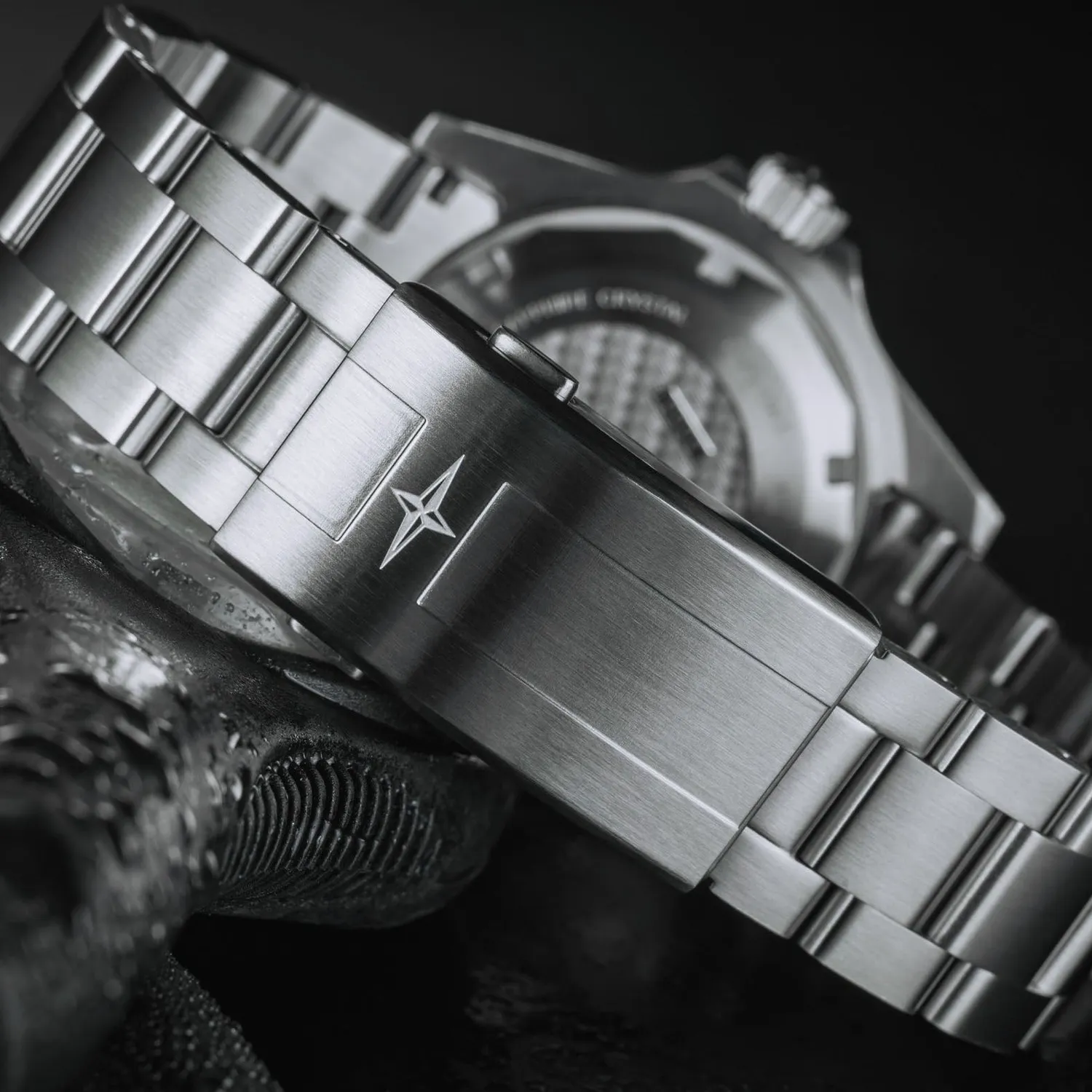 Davosa Ternos Professional bracelet montre acier WaveSlide